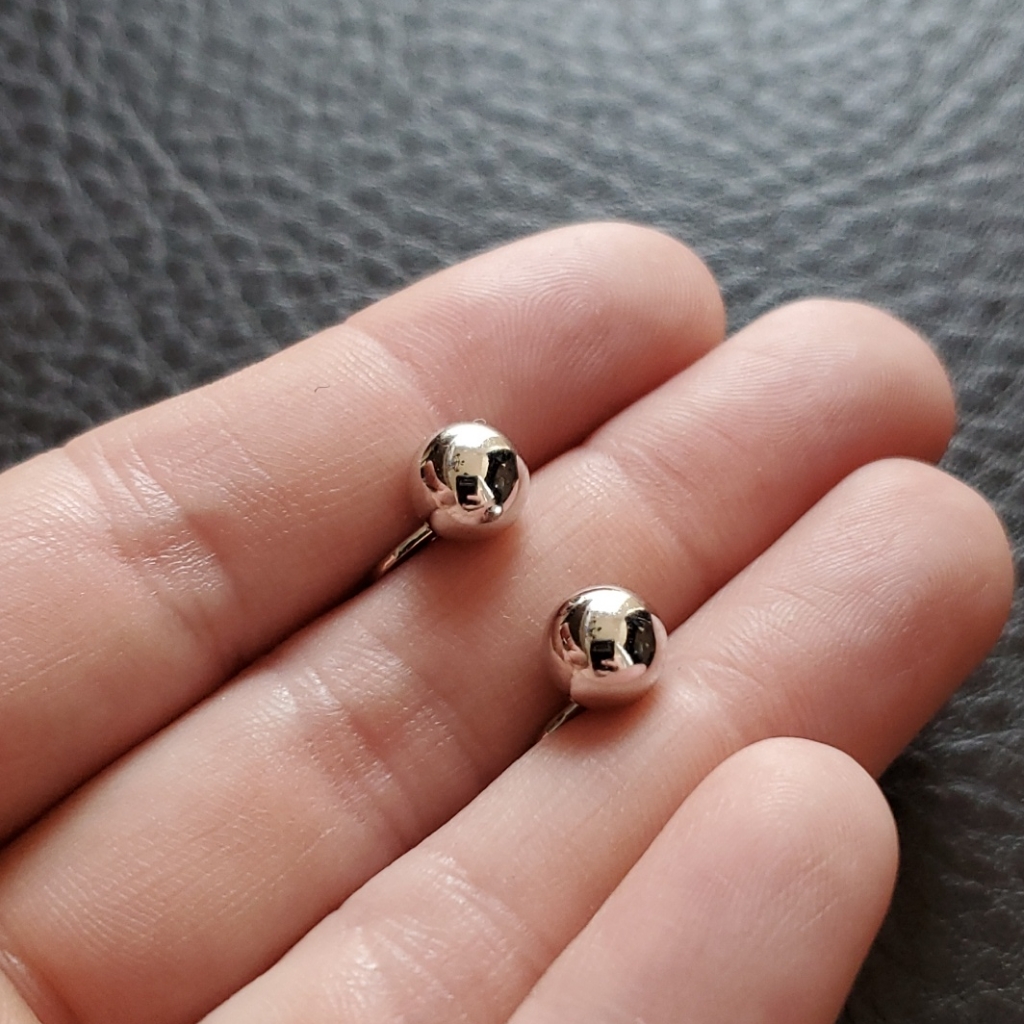 Vtg Trifari Clip On Earrings 15$